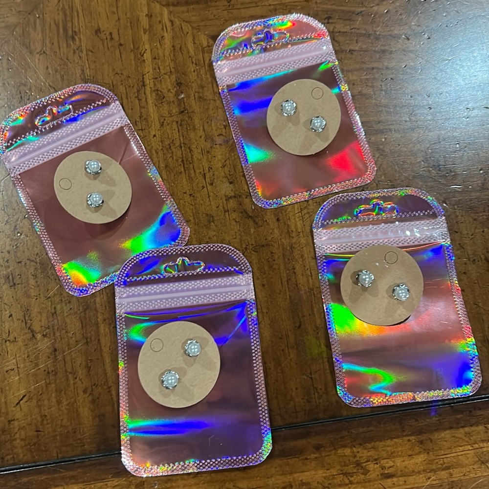 💕5/$15 Set of 4 Faux Pearl Studs, NEW - Picture 3 of 9